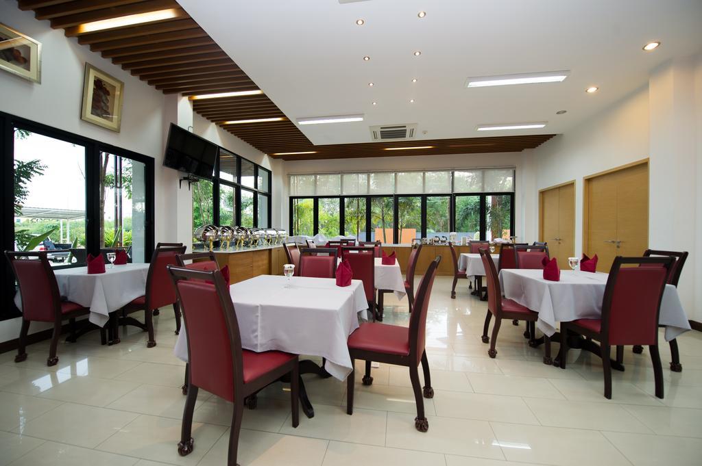 Mamaison Hotel Buriram Esterno foto