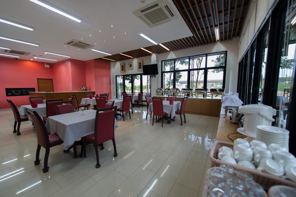 Mamaison Hotel Buriram Esterno foto